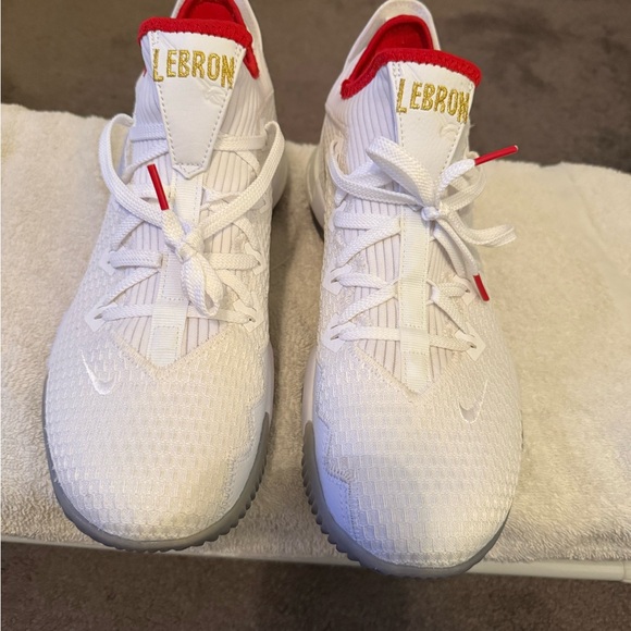LeBron 16 Low Draft Day White and Red Sneakers - Picture 5 of 6